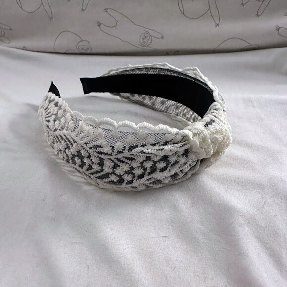NWOT Ivory Lace Knotted White & Black Stiff Headband from JC Penney - Picture 2 of 5